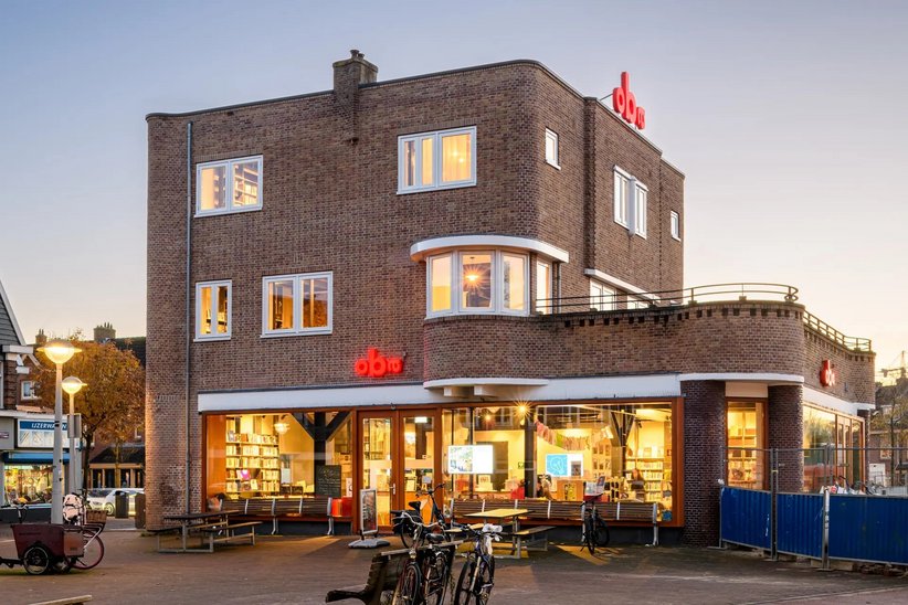 Voorbeeld nieuwe bibiliotheek, etalage, lucht, straat